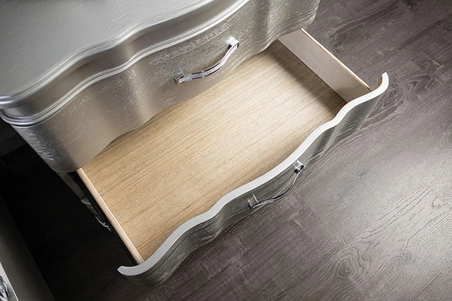 Melodi Parc Chest